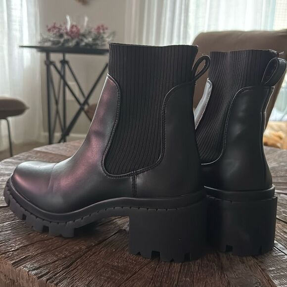 Steve Madden Zappa Lug Sole Black Pull On Chelsea Boot - Picture 3 of 9